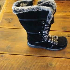 Calf high Skechers faux fur lined boots